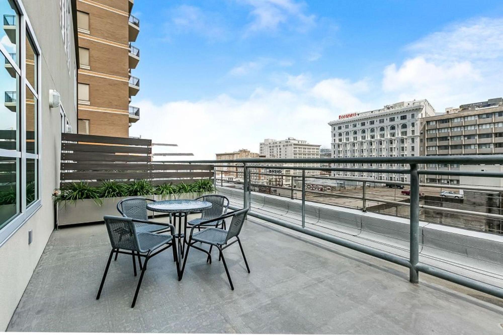Upscale Condos And Penthouses Close To Canal And Bourbon St Nueva Orleans Exterior foto